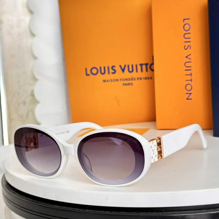 Picture of Louis Vuitton Sunglasses _SKUfw76365271fw